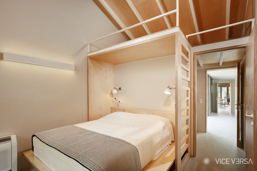 Modern guest bedroom at Yoik of Taygetus