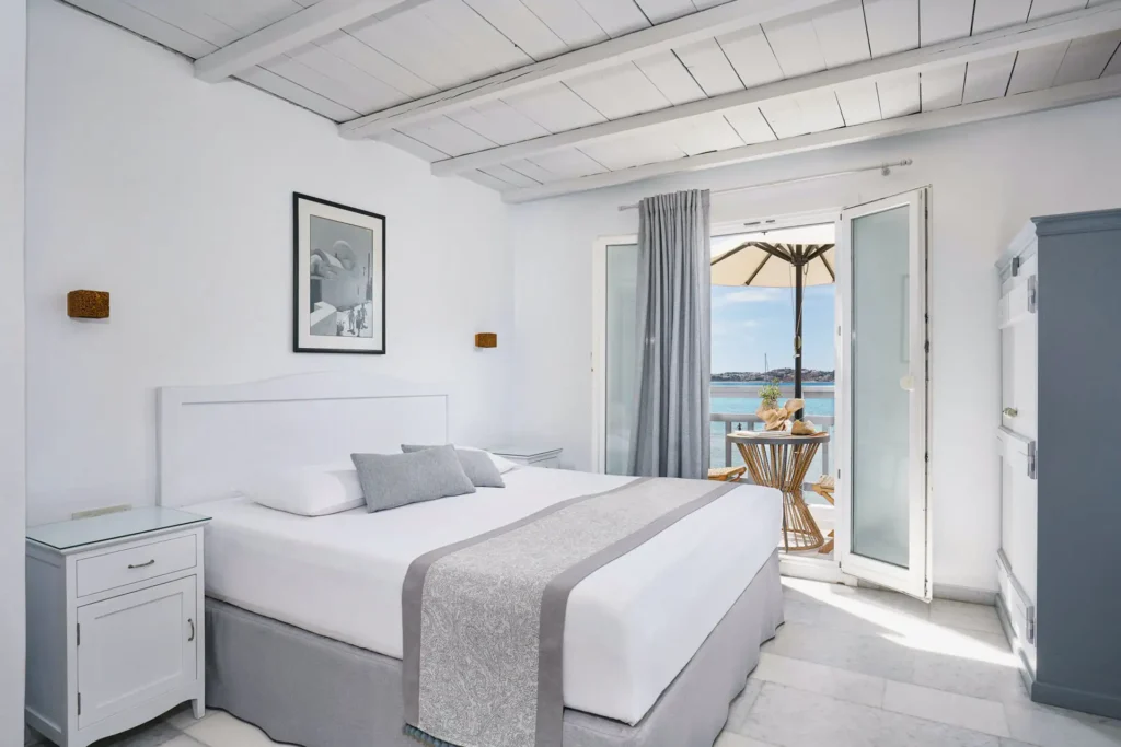 Upper-floor guest room at Studios Kalergis in Agios Georgios, Naxos